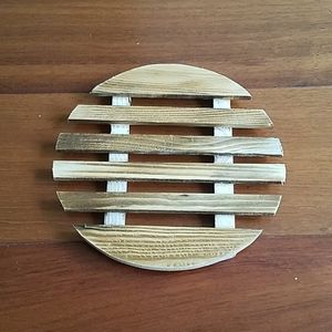🔴NWOT Wood trivet. One size.